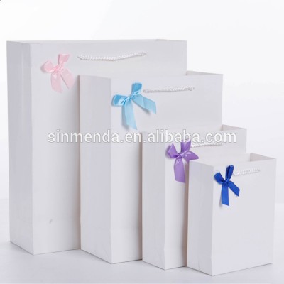 Custom Printed white cardboard advertising shopping gift environmental takeaway packaging bag